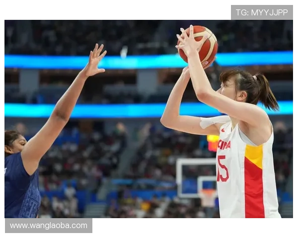 中国女篮大胜马里李月汝双双得分